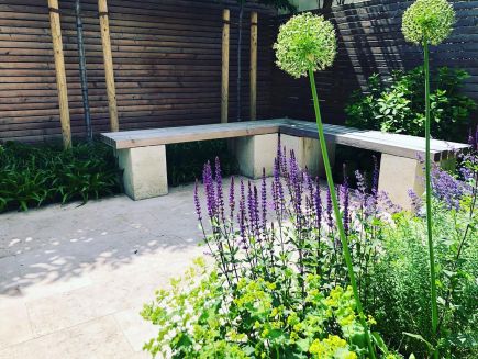 Projekt Hauch von London Bänke und Blume